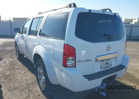 2005 Nissan Pathfinder Xe z USA, uszkodzony, nr VIN 5N1AR18W35C710309